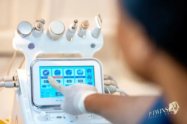 Appareil de soin du visage utilisé au P-TWINS BEAUTY SPA
