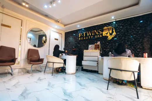 Espace manucure et maquillage sous l'enseigne P-TWINS BEAUTY SPA