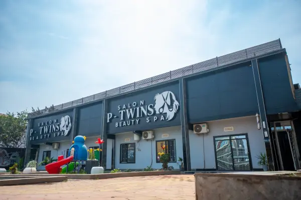 Entrée principale du P-TWINS BEAUTY SPA