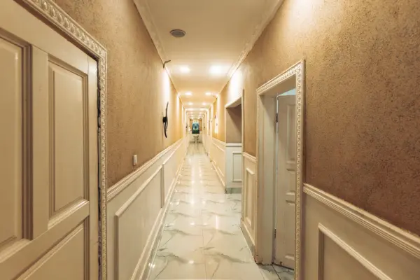 Couloir des cabines de soins du P-TWINS BEAUTY SPA
